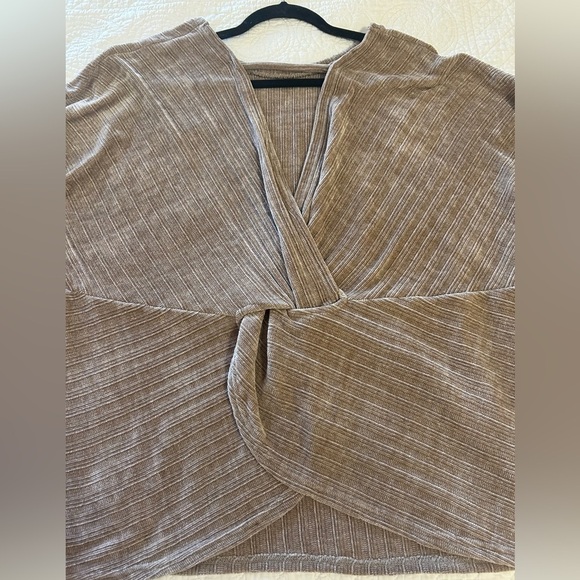Easel Cream Velour Long Sleeve Top w/ Criss Cross Back. Size Medium. - Picture 10 of 11
